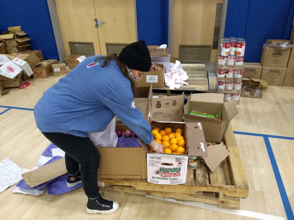 women packing food